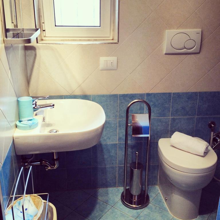 Single Room Private Bathroom,1293972340:JPEG
