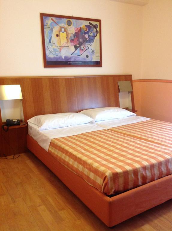 Double or Twin Room,110729382:JPEG