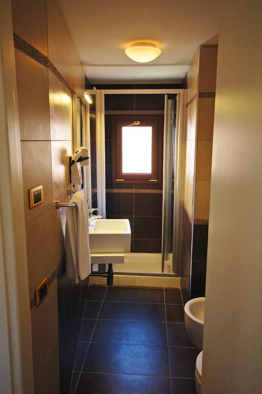 Small Double Room,388598813:JPEG