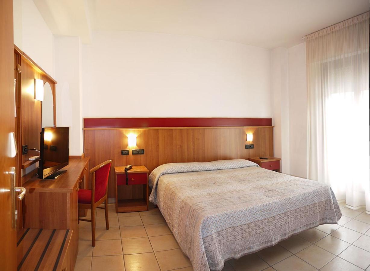 Double or Twin Room,1107308154:JPEG