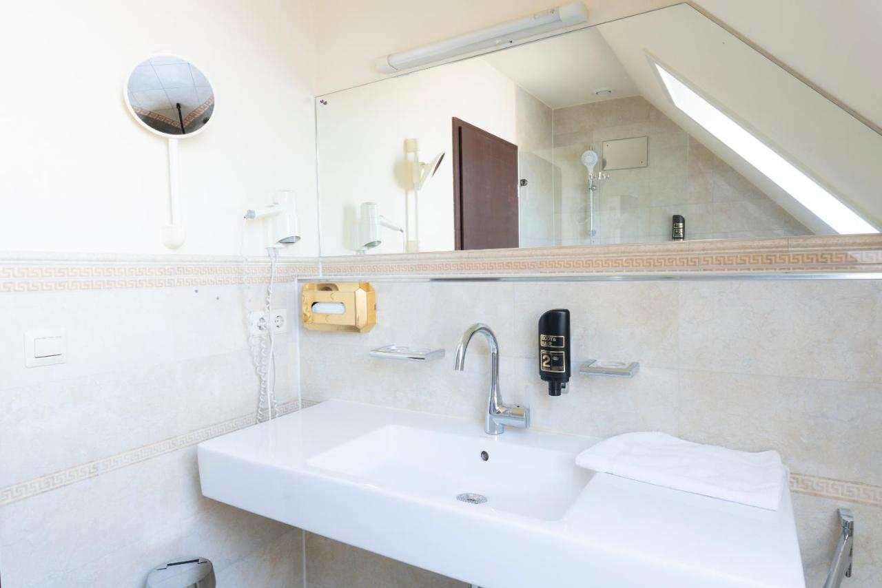 Studio King Suite Roll Shower Mobility Accessible