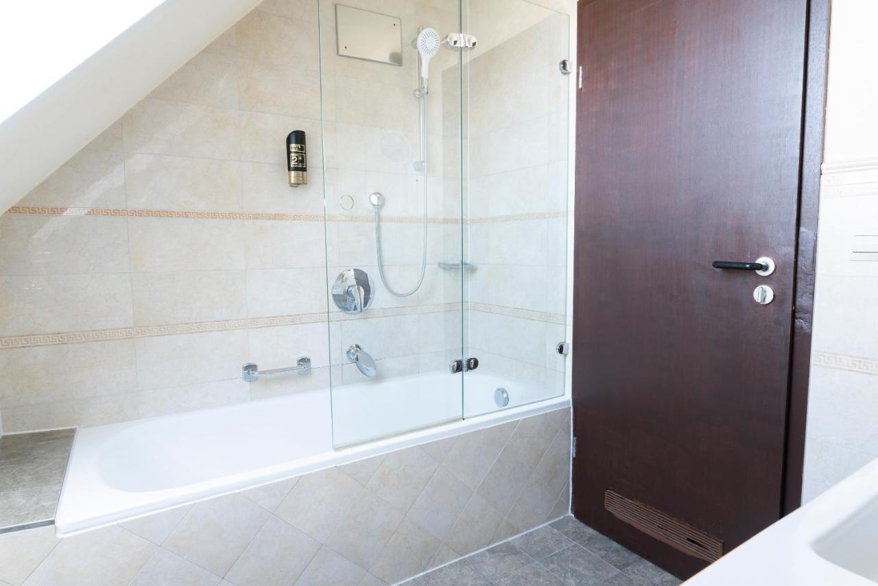 Studio King Suite Roll Shower Mobility Accessible