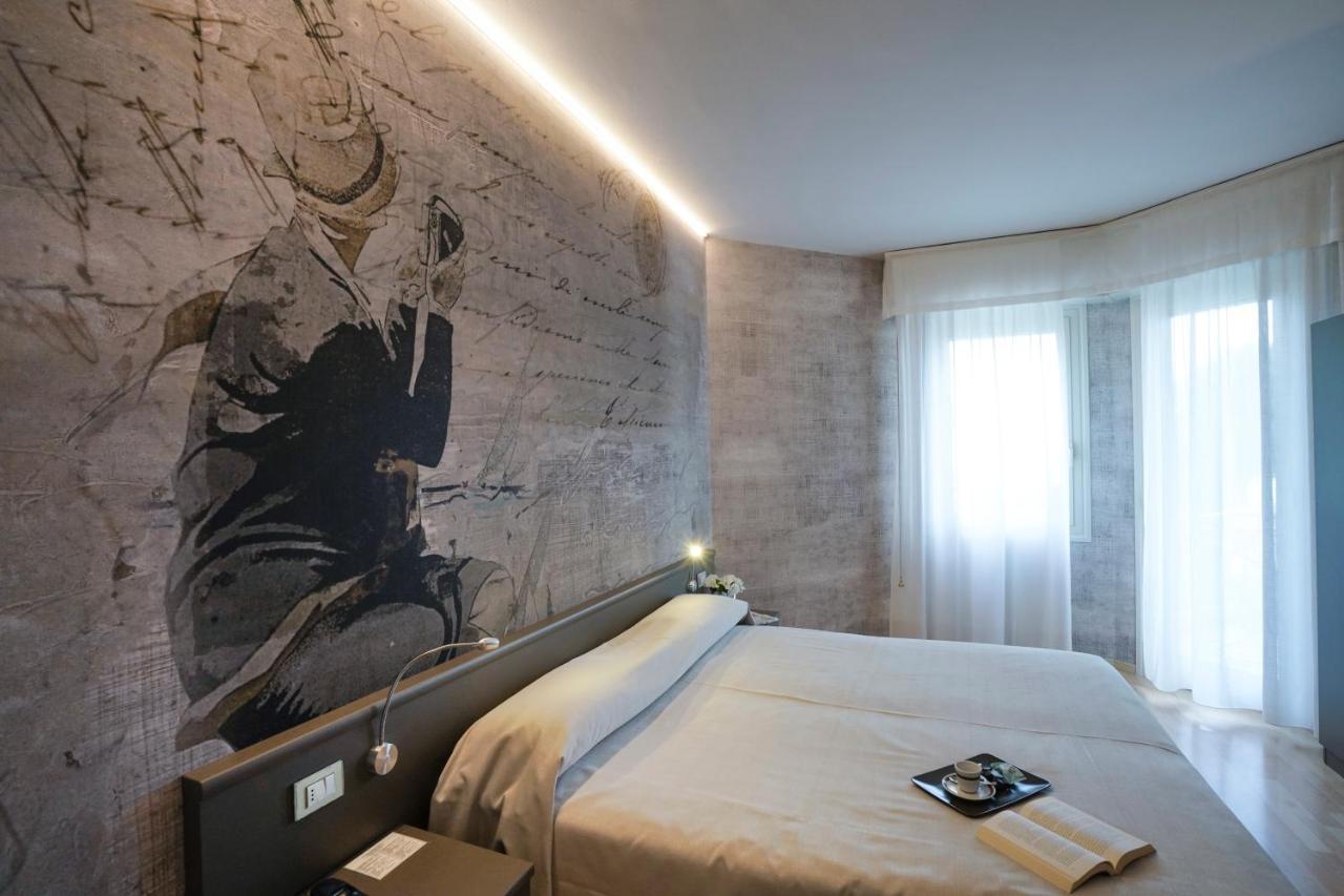 Double Room Balcony Partial Sea View