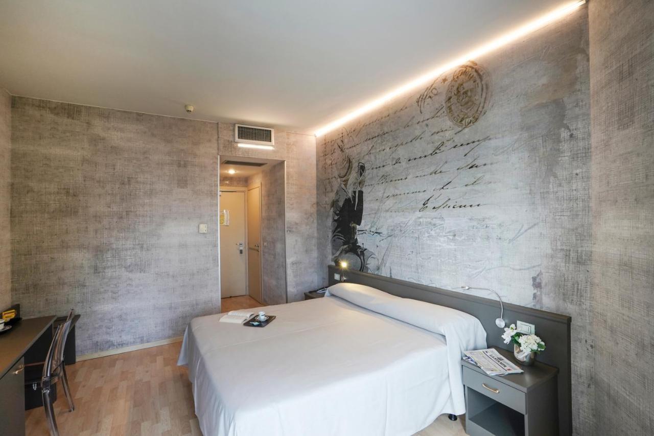 Double Room Balcony Partial Sea View
