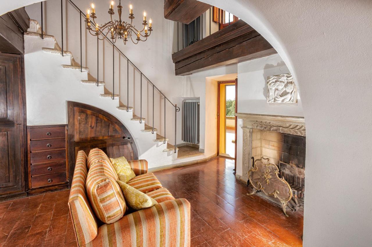 Two-level suite balcony
