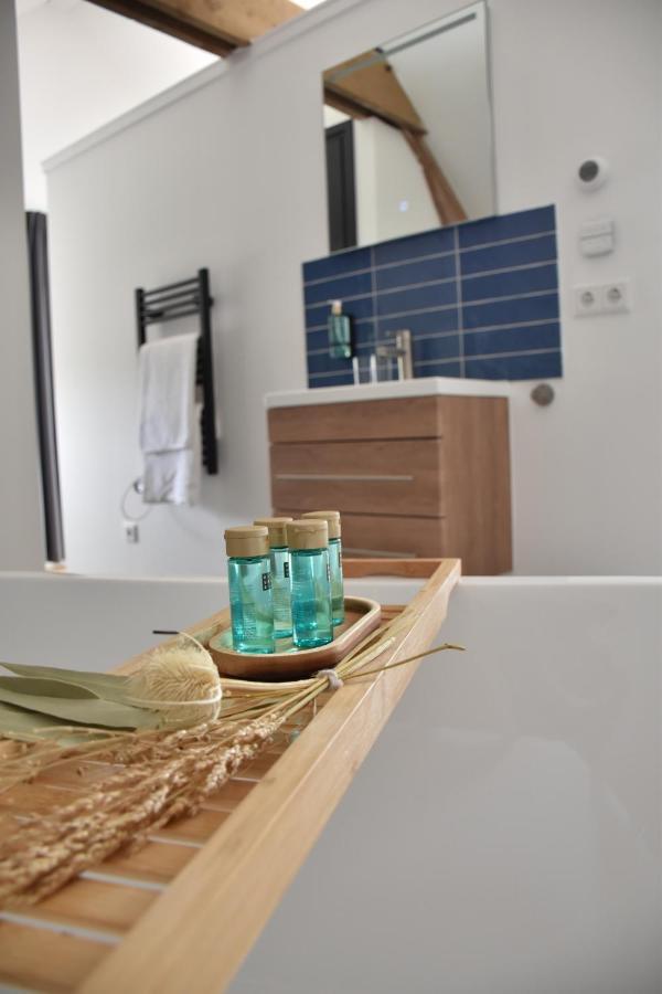 Deluxe Double Room Bath,1111157163:JPEG