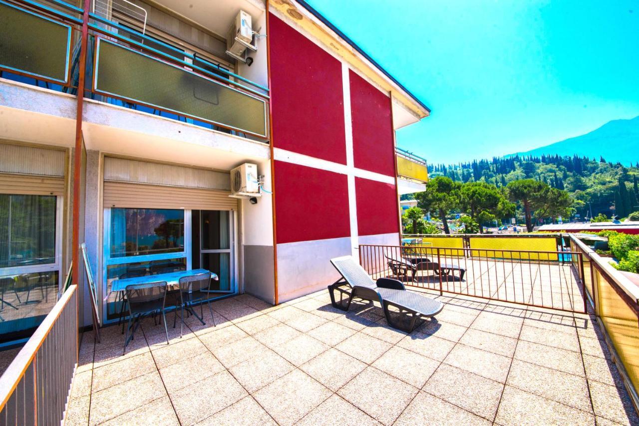 Superior Studio Terrace Lake View