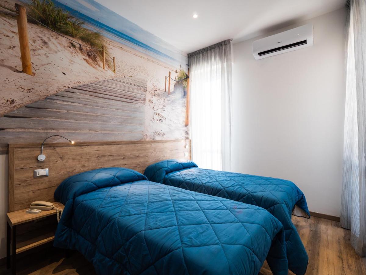 Double or Twin Room,1111435833:JPEG