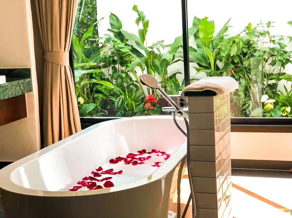 Grand Deluxe Double Bedroom