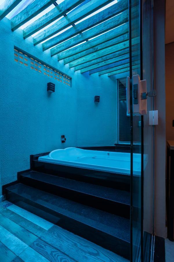 Studio Spa Bath