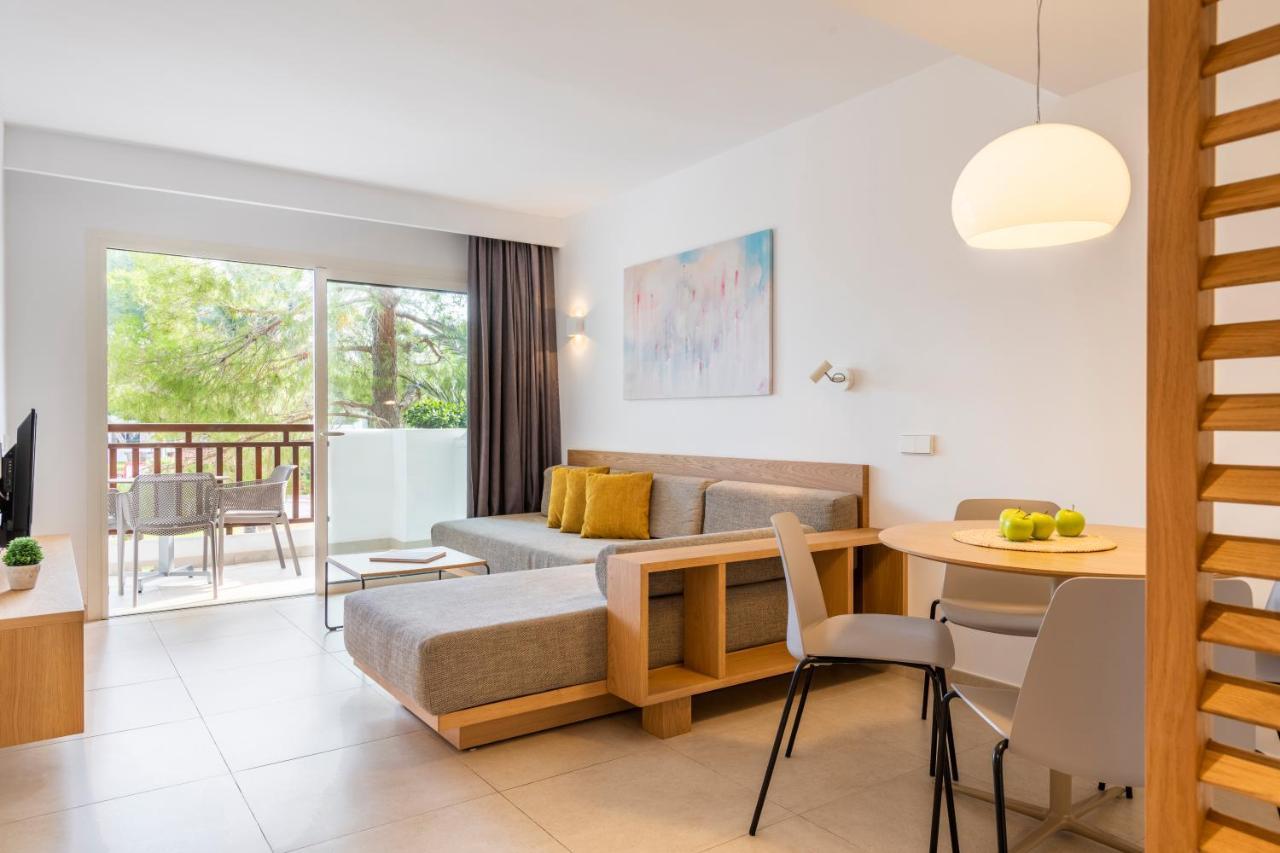 Select One-Bedroom Apartment