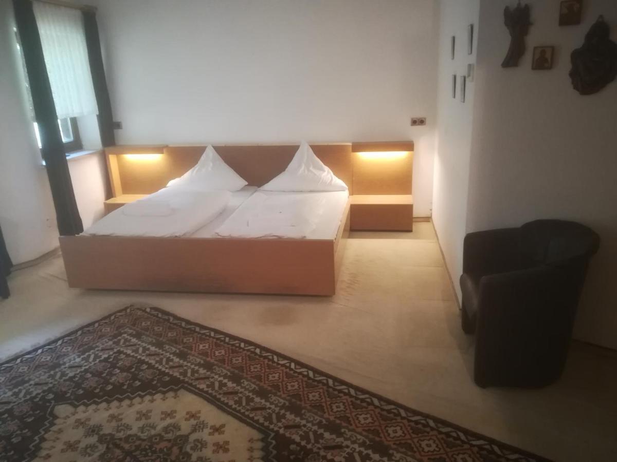 Three-Bedroom Apartment,1111798800:JPEG