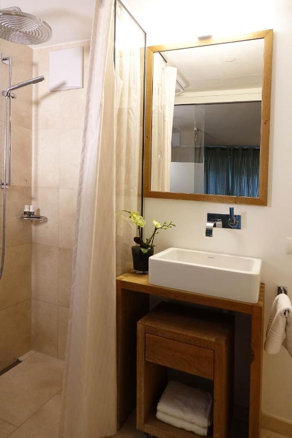 One-Bedroom Apartment 2,1112126175:JPEG