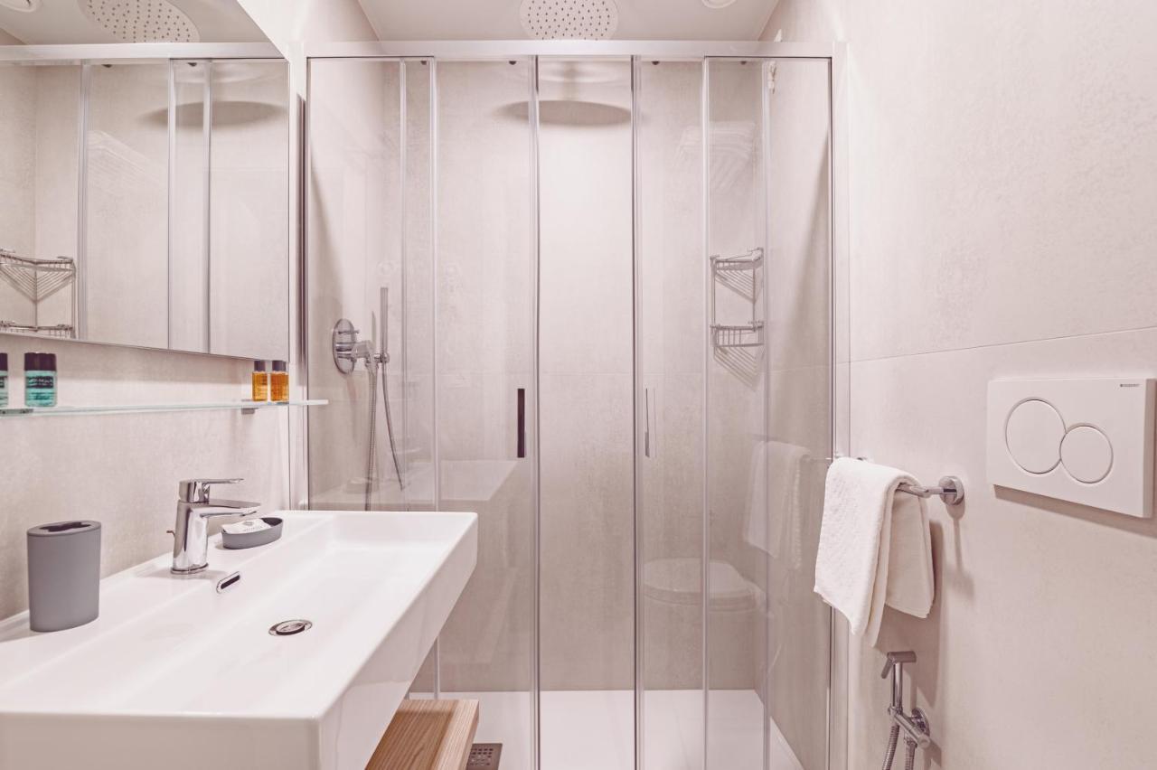 Deluxe Triple Room Lateral Sea View