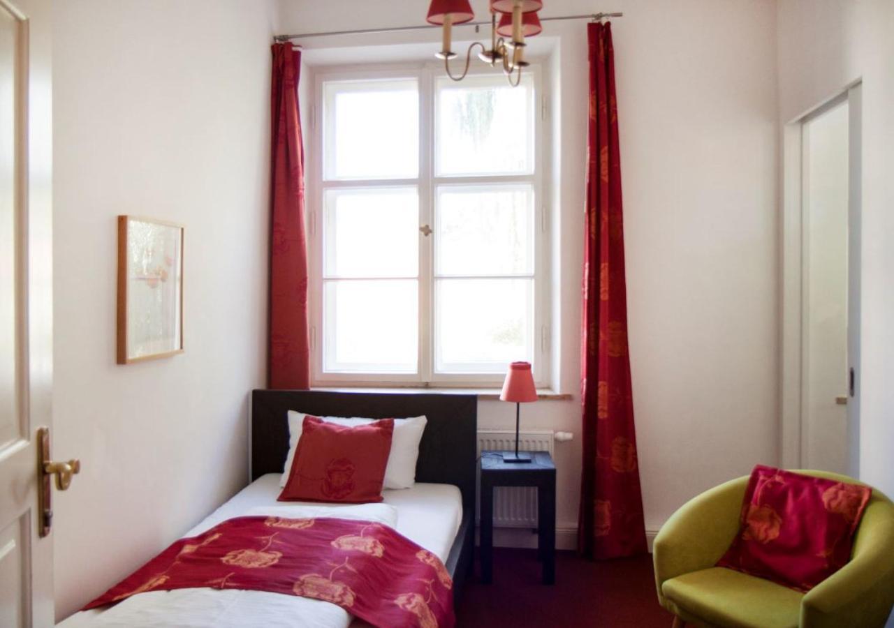 Small Single Room,1589271362:JPEG