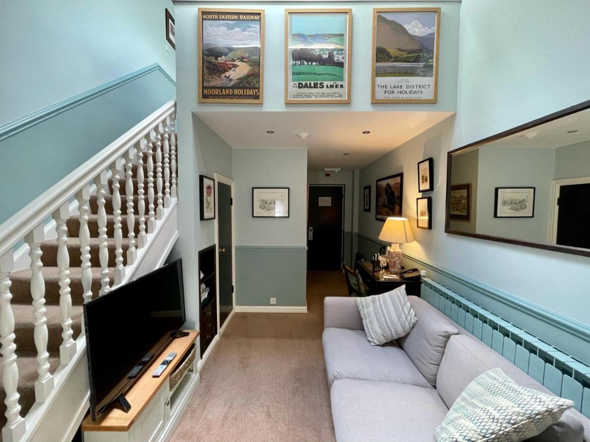 Split-level Suite