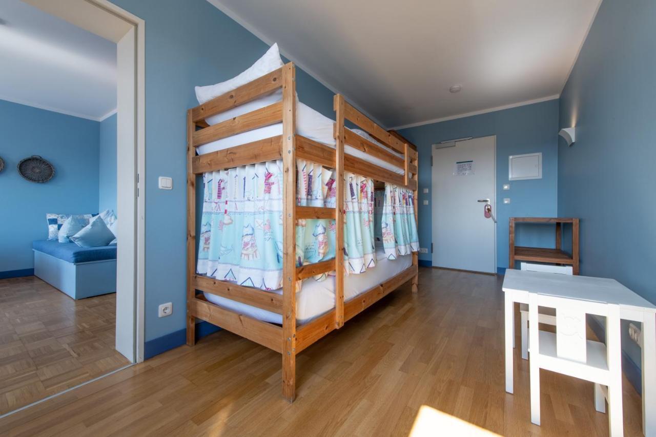 Family Room,1113241686:JPEG