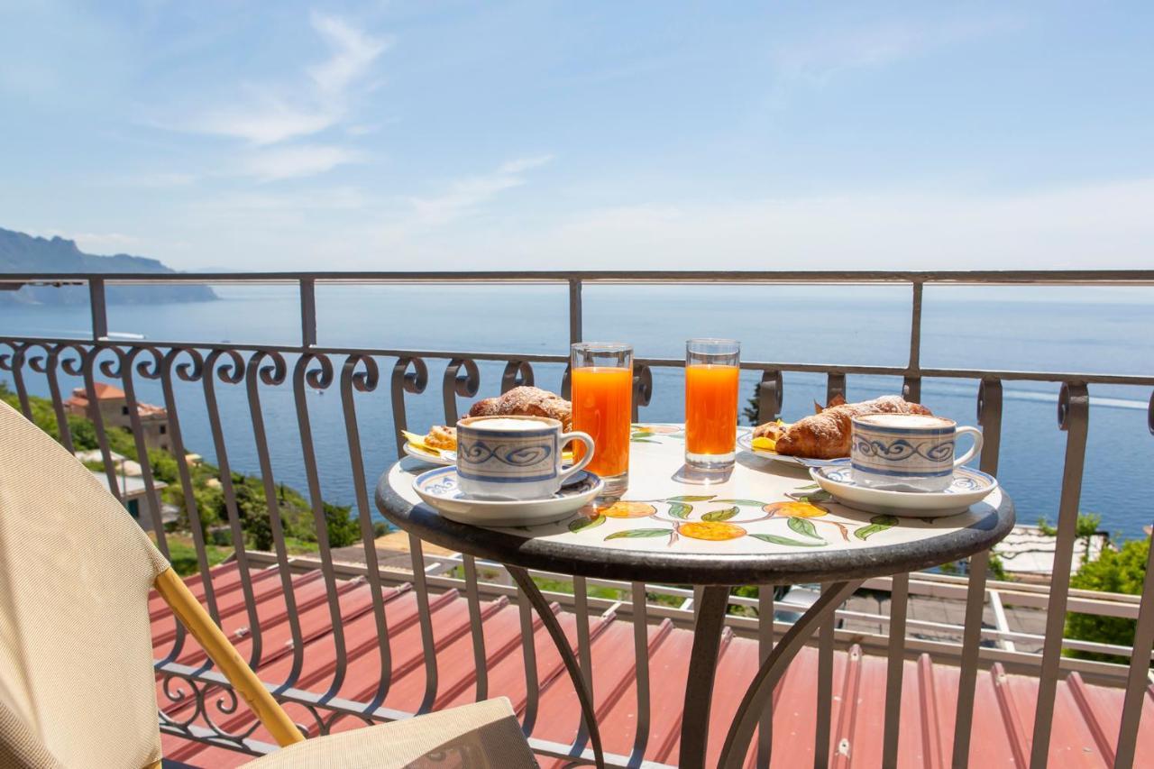 One-Bedroom Apartment Sea View