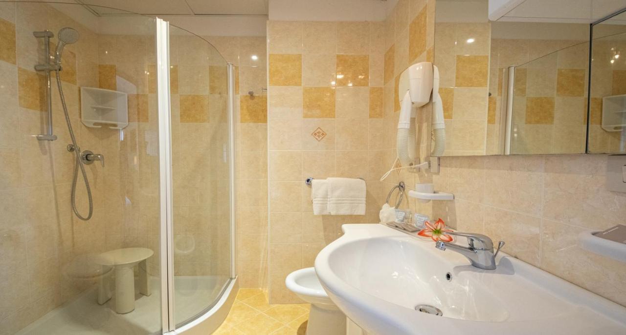 Deluxe Quadruple Room Sea View