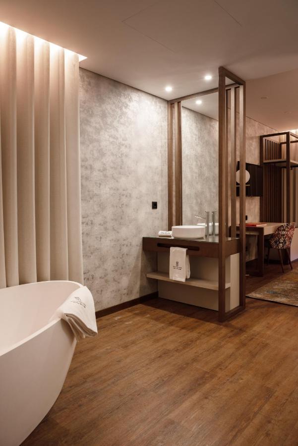 Deluxe Double Room Bath