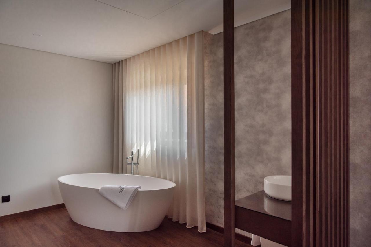 Deluxe Double Room Bath