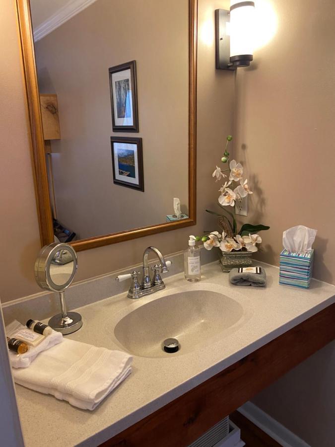 Deluxe Queen Suite Courtyard Pet Friendly