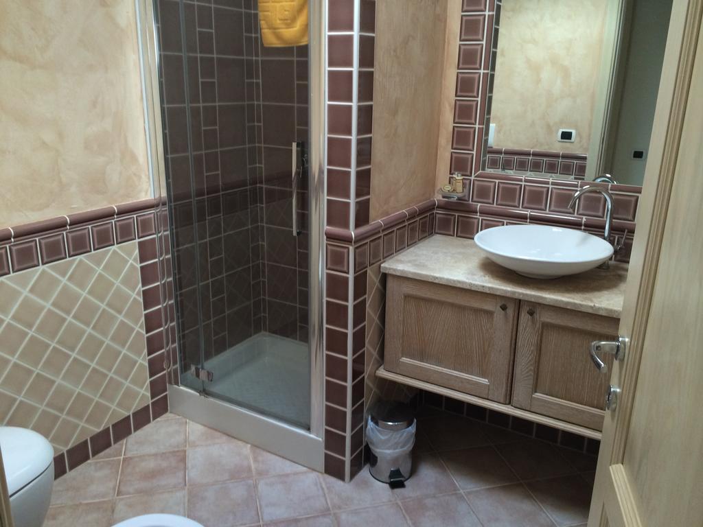 One-Bedroom Apartment,111797366:JPEG