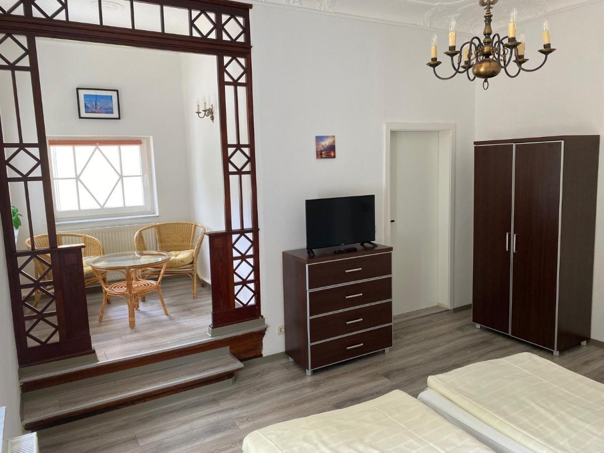 Deluxe Double Room Shower