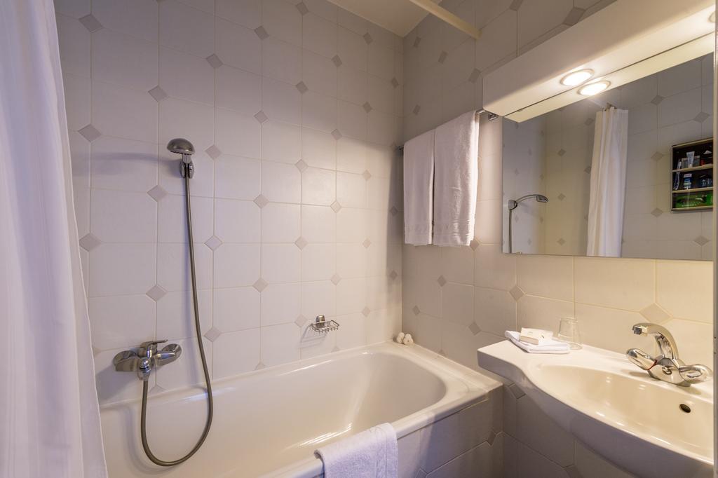 Single Room,111968553:JPEG