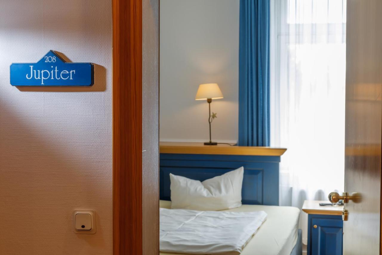 Single Room,1119109449:JPEG