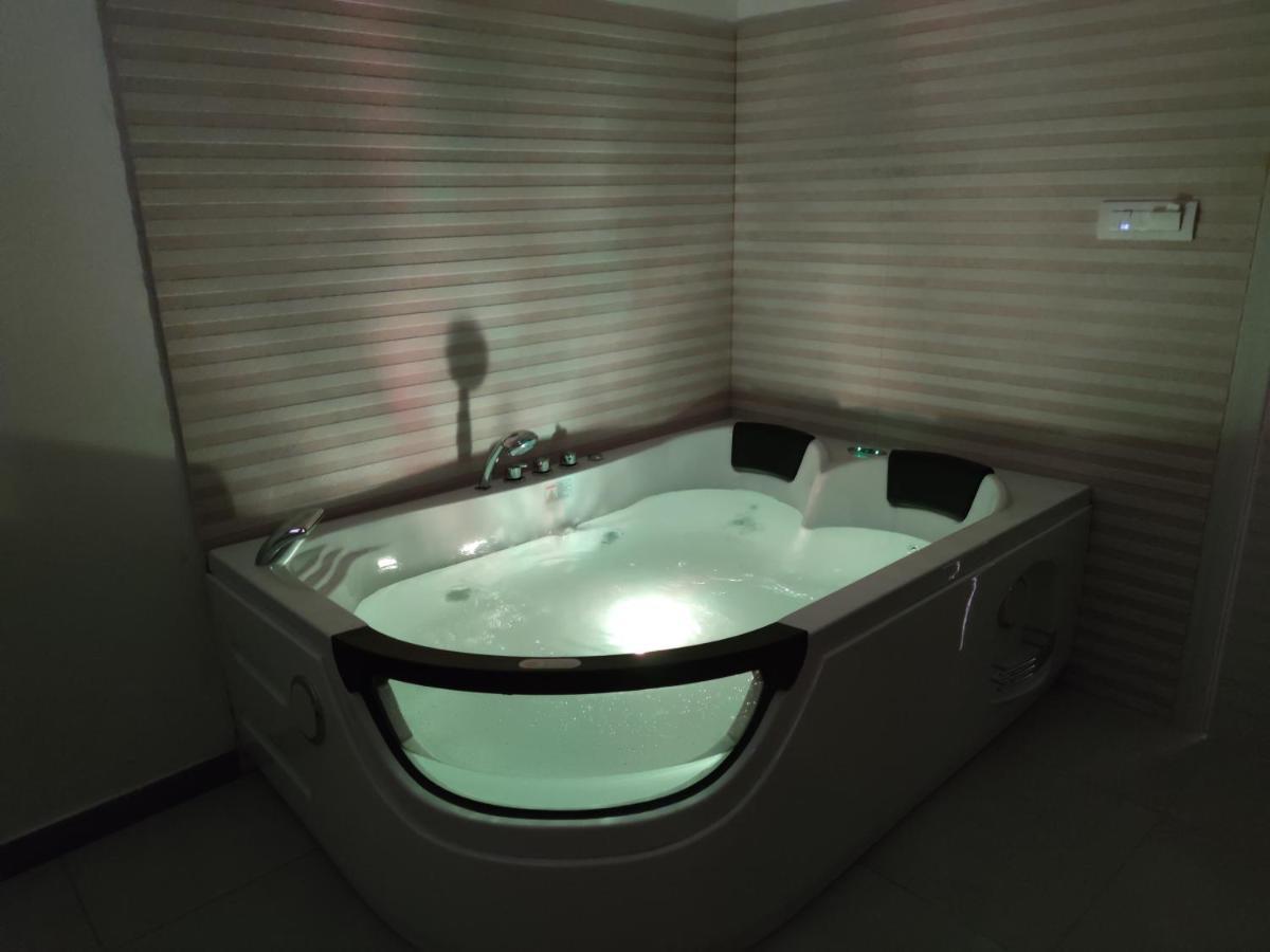 Deluxe Double or Twin Room Spa Bath,1123158363:JPEG