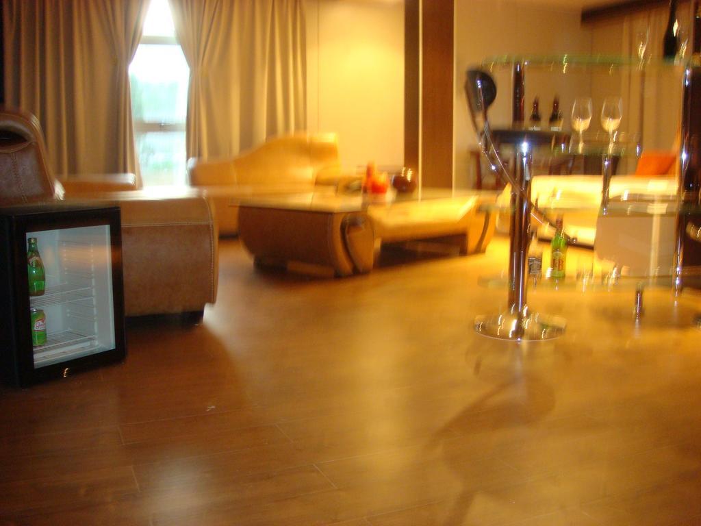 Suite,112028376:JPEG