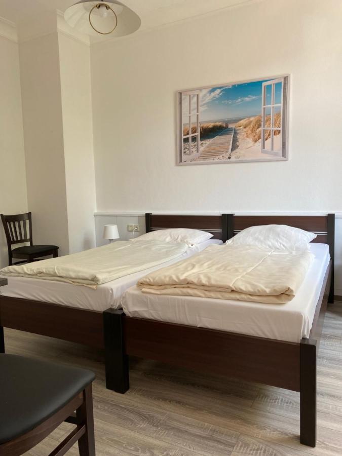 Deluxe Double Room Shower