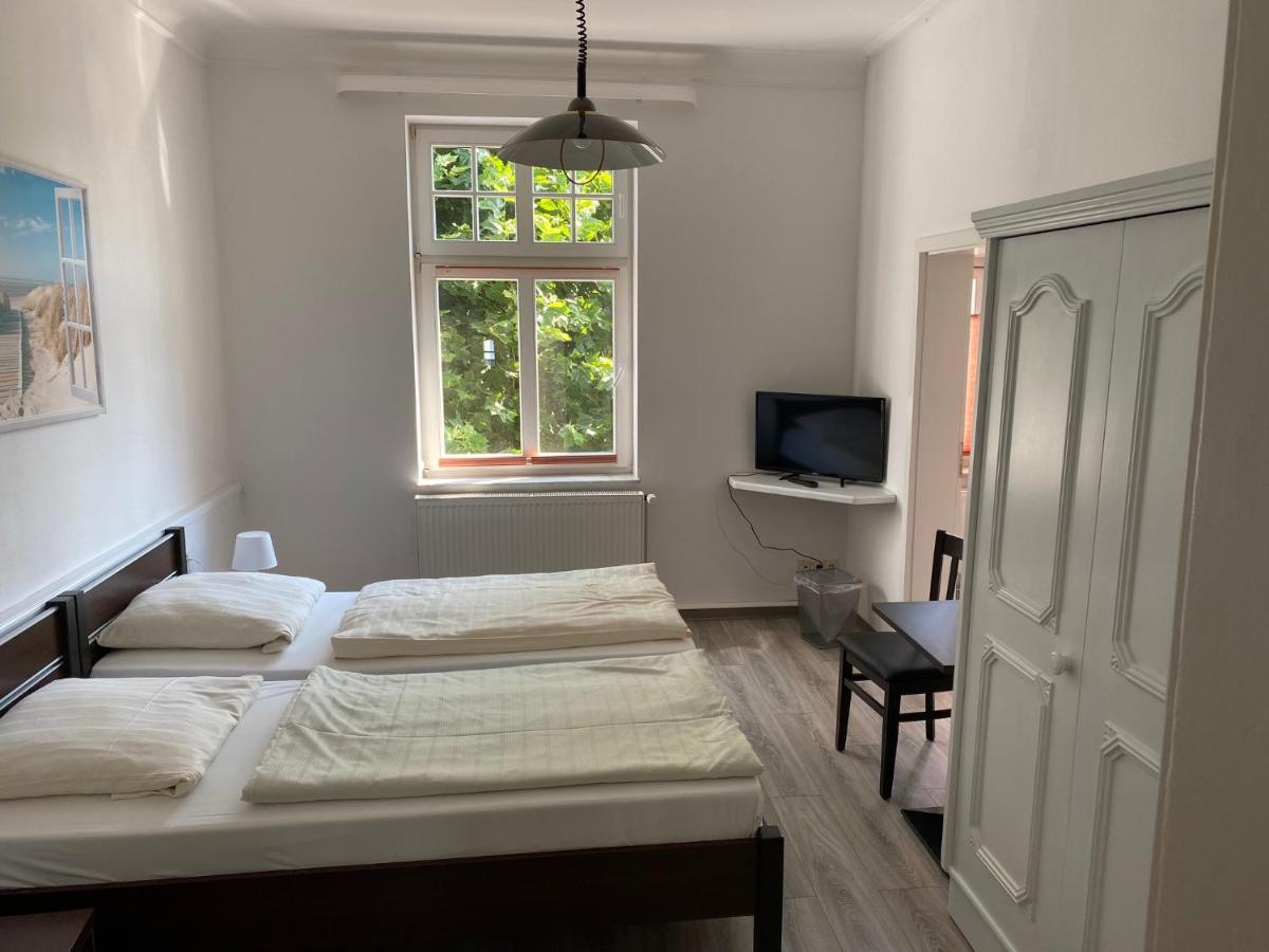 Deluxe Double Room Shower