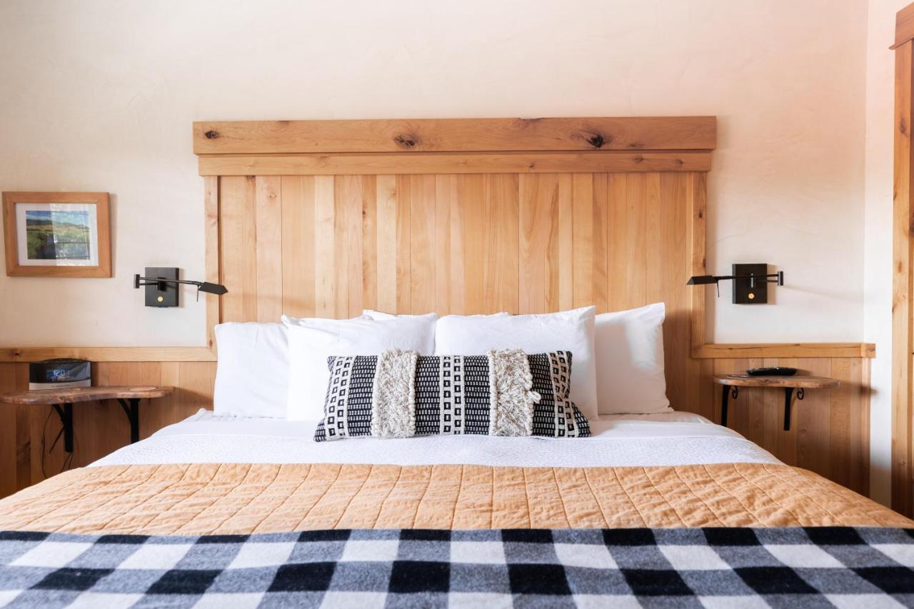 Deschutes River One-Bedroom King Suite