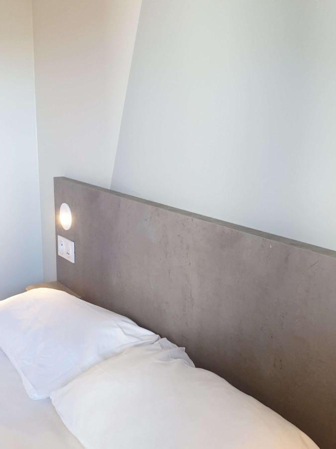 Standard Double Room Shower,1121630829:JPEG