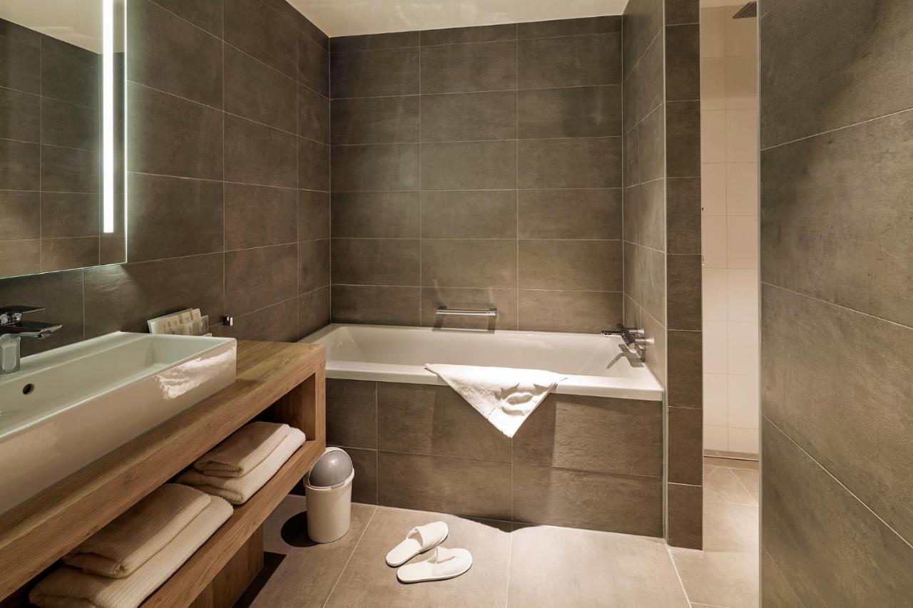Superior Double Room Closed Bathroom