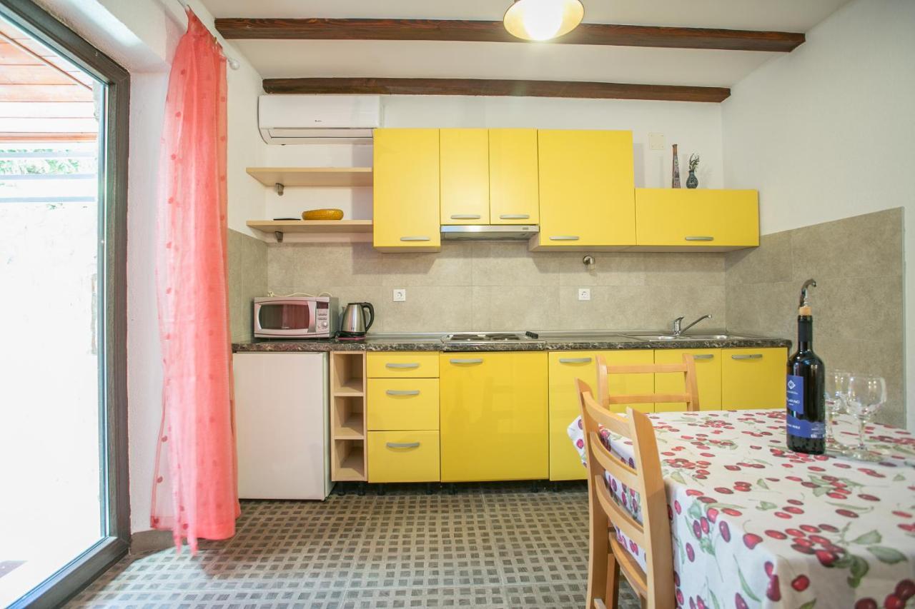 One-Bedroom Apartment,1589259047:JPEG