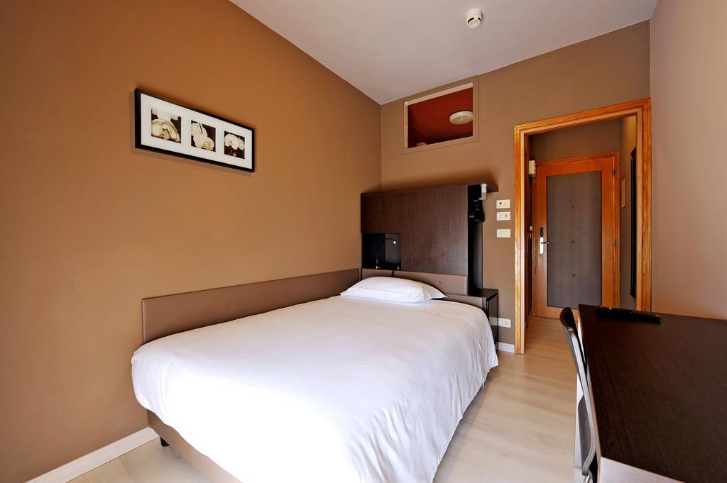 Basic Single Room with Balcony,1209306658:JPEG