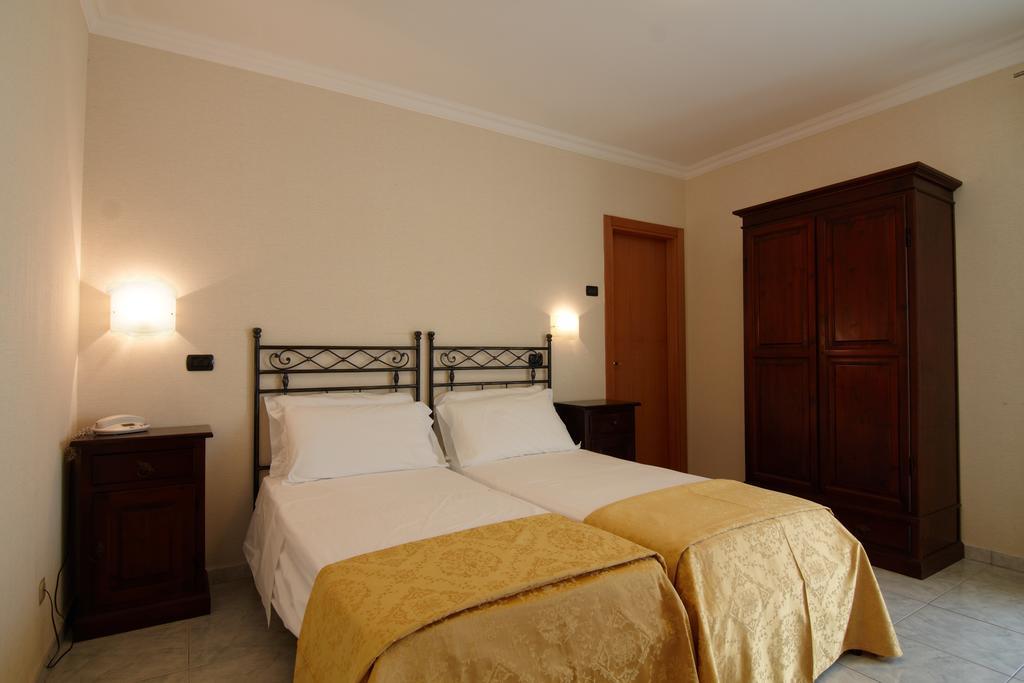 Economy Double or Twin Room,707898538:JPEG