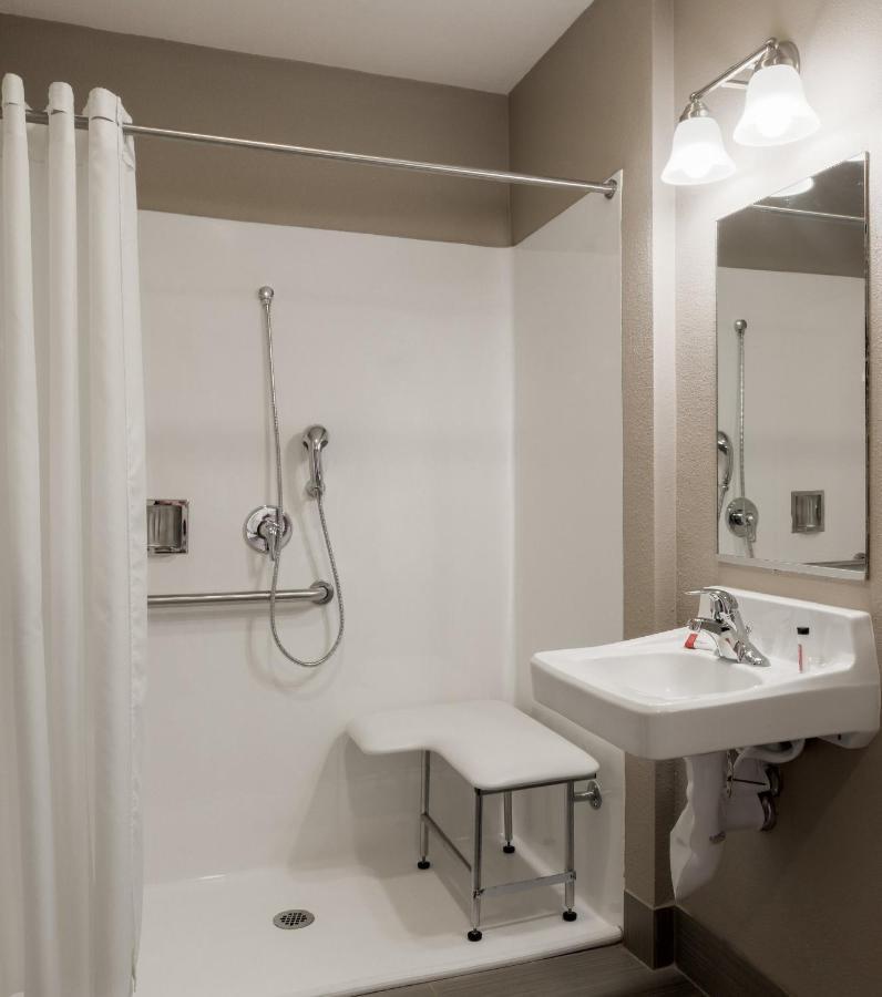 King Room with Roll-In Shower - Mobility Access/Non-Smoking