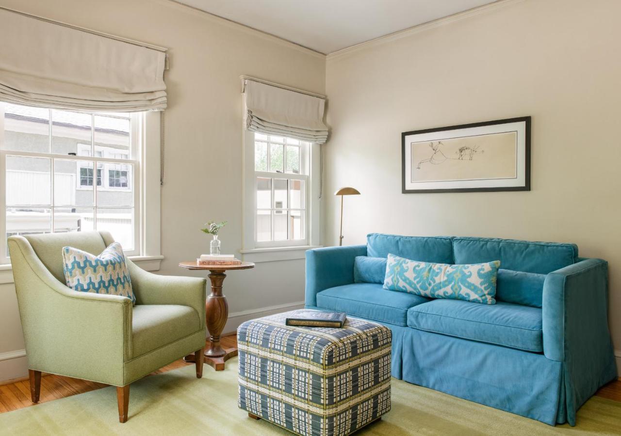 Deluxe Queen Suite