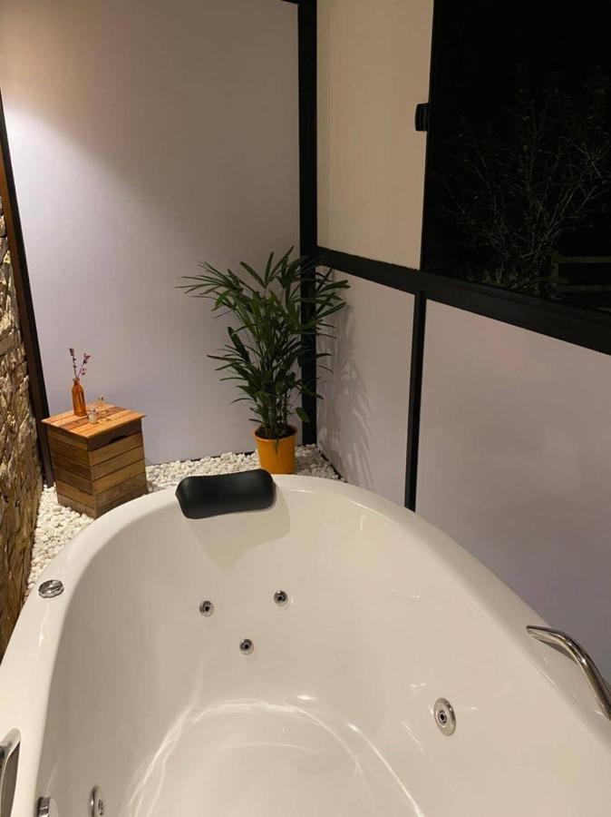 Suite Spa Bath