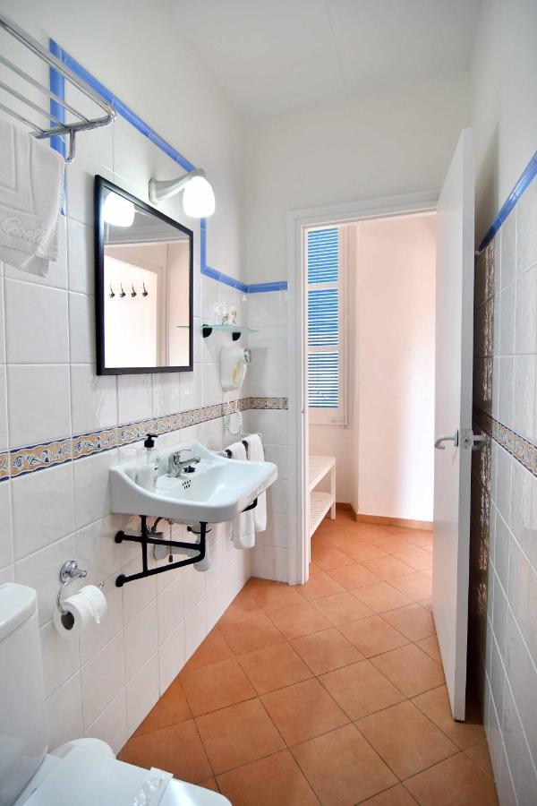 Double or Twin Room Private Bathroom