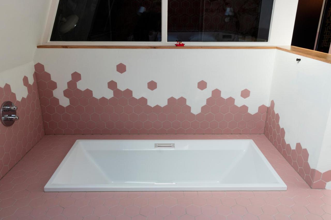 Deluxe Double Room Bath