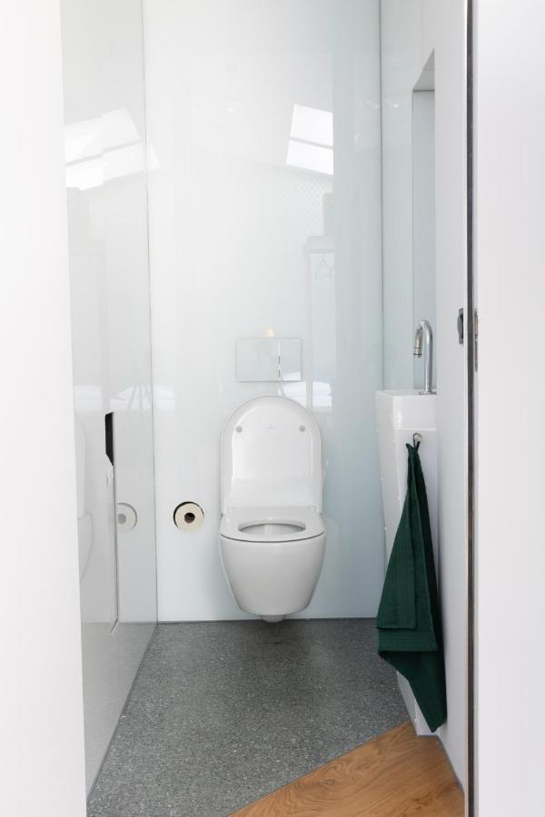Deluxe Double Room Shower