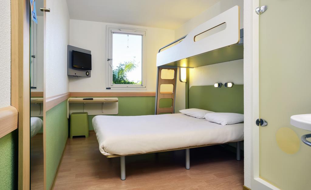 Triple Room One Double Bed One Bunk Bed