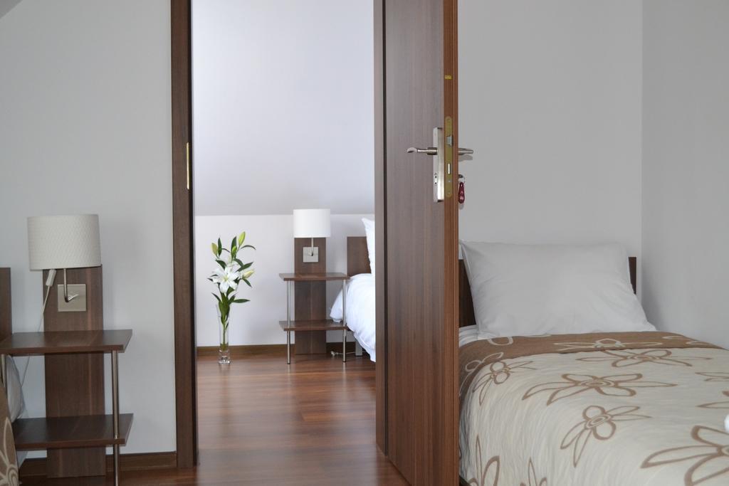 Triple Room,112529346:JPEG