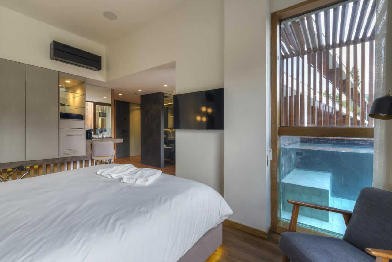 Suite with Private Pool,1235159339:JPEG