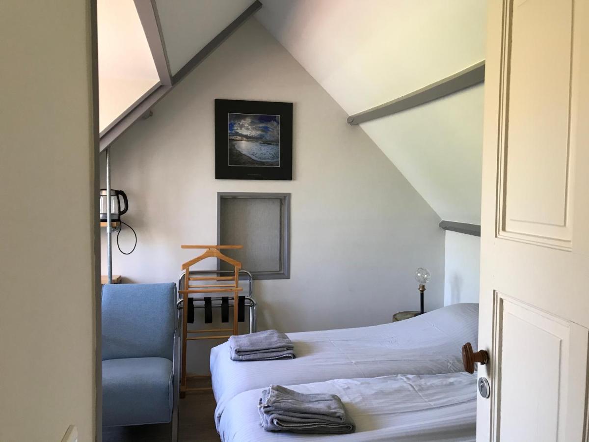 Deluxe Double Room Shower